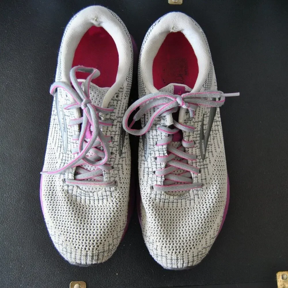 Brooks Revel 3 Pink and Gray Running Shoe Size 10